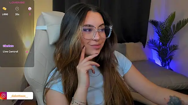 dakottaa  online show from 02/02/26, 11:37