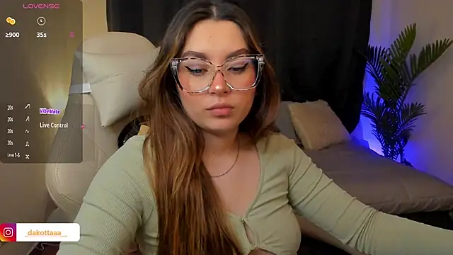 dakottaa  online show from 11/18/25, 11:37