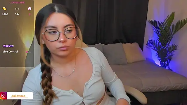 dakottaa  online show from 02/11/26, 11:37