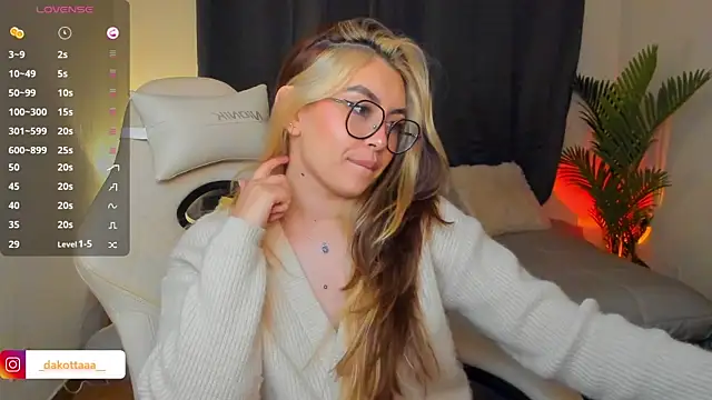dakottaa  online show from 05/15/26, 12:08