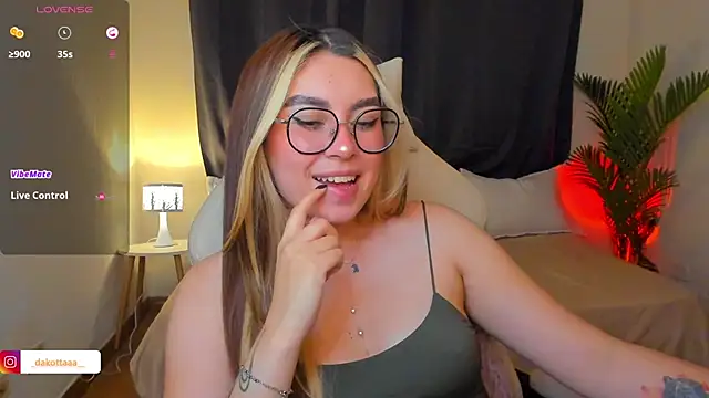 dakottaa  online show from 07/02/26, 03:23