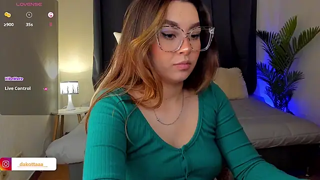 dakottaa  online show from 10/15/25, 11:24
