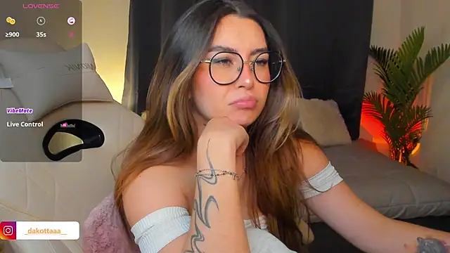 dakottaa  online show from 04/06/26, 11:39