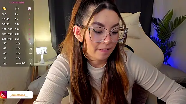 dakottaa  online show from 10/22/25, 11:25