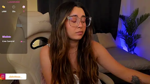 dakottaa  online show from 01/17/26, 11:41