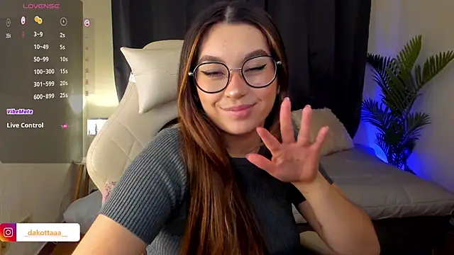 dakottaa  online show from 09/22/25, 11:11