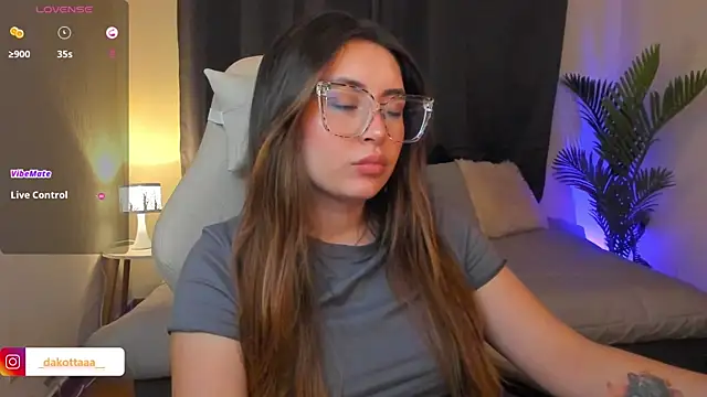 dakottaa  online show from 02/10/26, 12:09