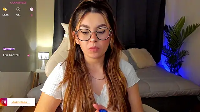 dakottaa  online show from 09/25/25, 11:33