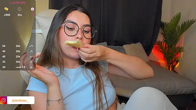 dakottaa  online show from 04/21/26, 01:53