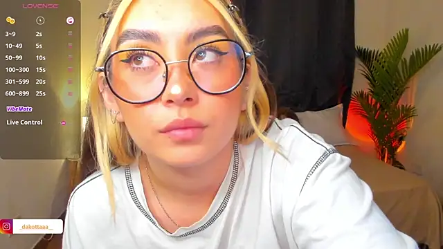 dakottaa  online show from 06/24/26, 12:20