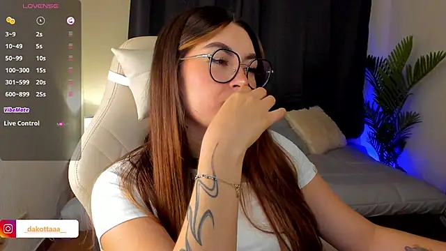dakottaa  online show from 09/24/25, 11:43