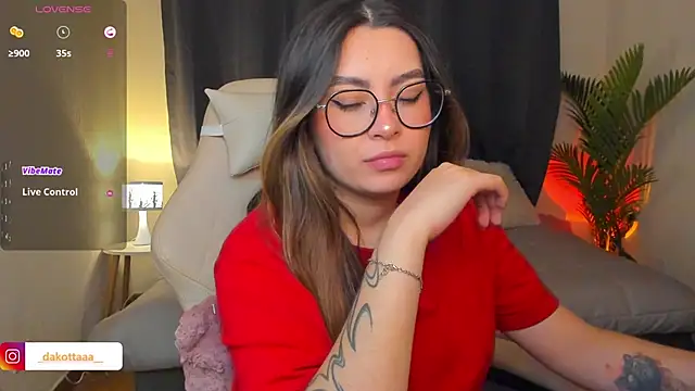 dakottaa  online show from 04/08/26, 11:39