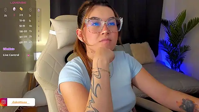 dakottaa  online show from 10/30/25, 11:34