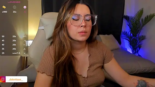 dakottaa  online show from 11/29/25, 11:38