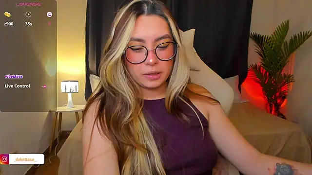 dakottaa  online show from 07/25/26, 12:07