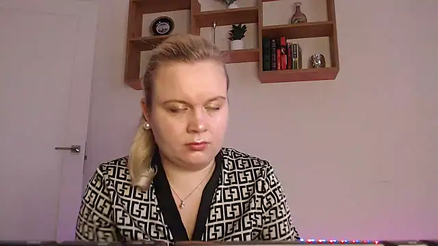 Snapshot of Karolina_love_ chatting on 11/16/25, 11:37 Karolina love online show from 11/16/25, 11:37