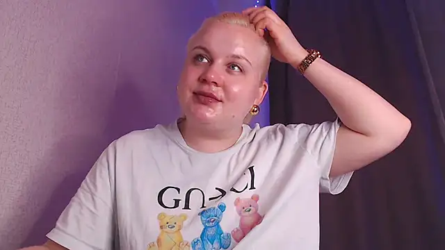 Karolina love  online show from 05/20/26, 08:17