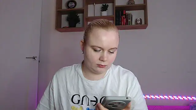 Snapshot of Karolina_love_ chatting on 12/05/25, 11:42 Karolina love online show from 12/05/25, 11:42