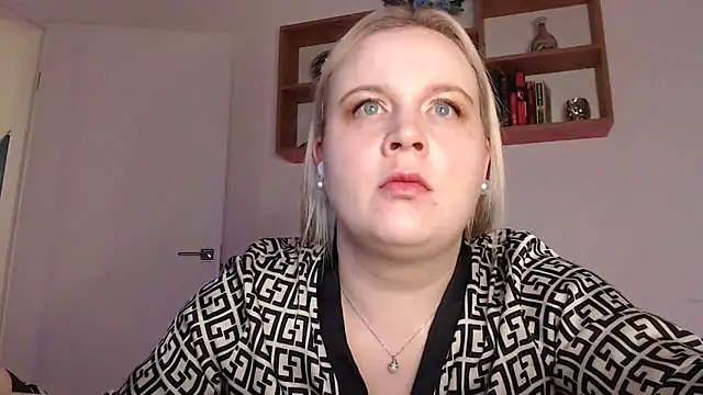 Snapshot of Karolina_love_ chatting on 11/15/25, 07:51 Karolina love online show from 11/15/25, 07:51