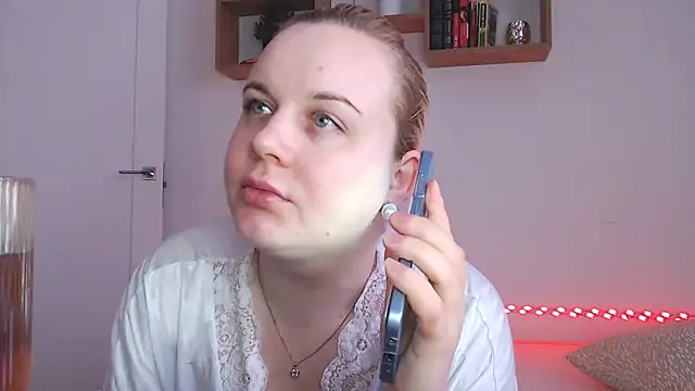 Snapshot of Karolina_love_ chatting on 01/11/26, 11:50 Karolina love online show from 01/11/26, 11:50