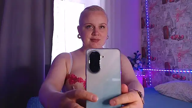 Karolina love  online show from 05/27/26, 04:14