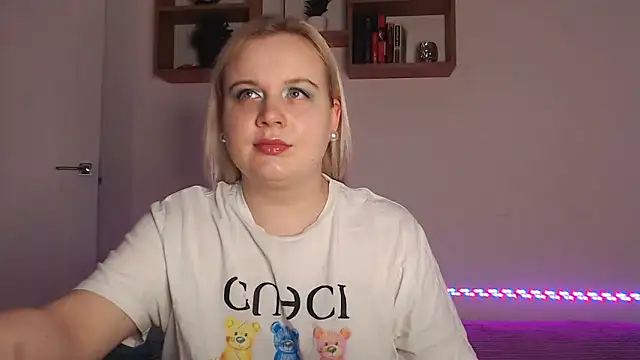 Snapshot of Karolina_love_ chatting on 11/21/25, 07:57 Karolina love online show from 11/21/25, 07:57