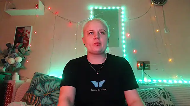 Snapshot of Karolina_love_ chatting on 12/22/24, 04:59 Karolina love online show from 12/22/24, 04:59