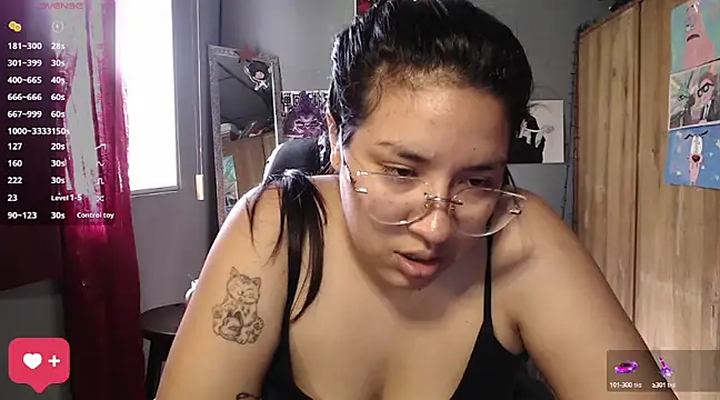 Snapshot of DanelyLopez chatting on 02/26/25, 06:37 DanelyLopez online show from 02/26/25, 06:37