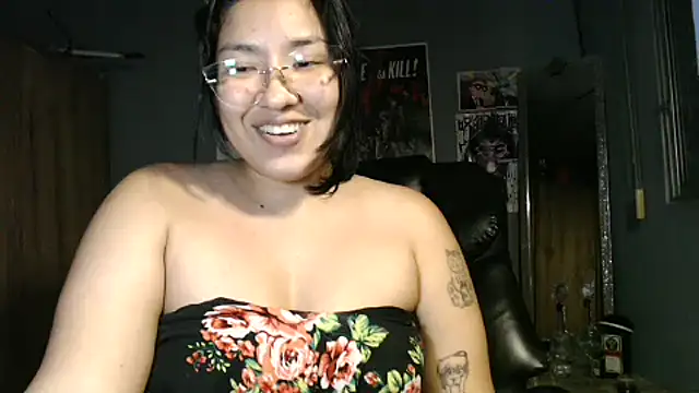 Snapshot of DanelyLopez chatting on 10/03/25, 11:28 DanelyLopez online show from 10/03/25, 11:28