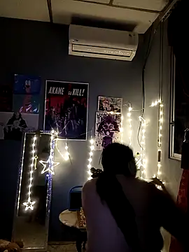 DanelyLopez online show from 12/21/25, 02:03