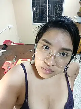 Snapshot of DanelyLopez chatting on 09/22/25, 01:55 DanelyLopez online show from 09/22/25, 01:55