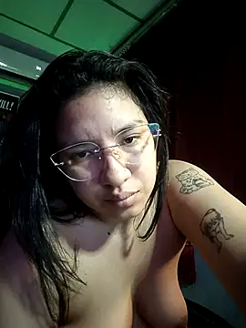 Snapshot of DanelyLopez chatting on 02/07/25, 01:04 DanelyLopez online show from 02/07/25, 01:04