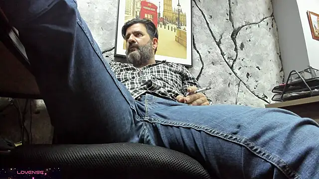 Snapshot of Maxi_TheBigDaddy chatting on 11/10/25, 06:46 Maxi TheBigDaddy online show from 11/10/25, 06:46