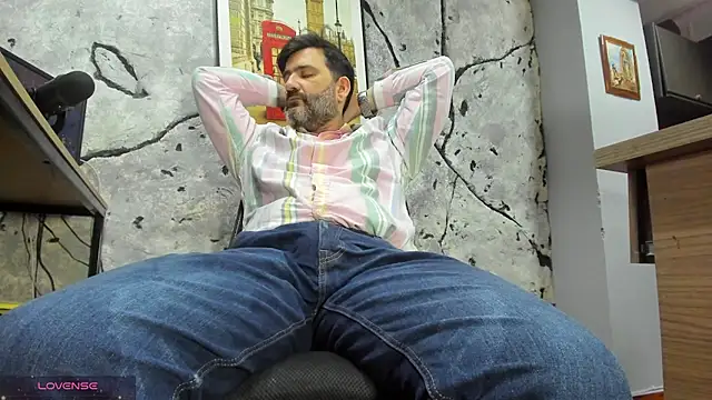 Snapshot of Maxi_TheBigDaddy chatting on 03/04/26, 12:13 Maxi TheBigDaddy online show from 03/04/26, 12:13