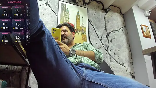 Snapshot of Maxi_TheBigDaddy chatting on 12/20/25, 12:02 Maxi TheBigDaddy online show from 12/20/25, 12:02