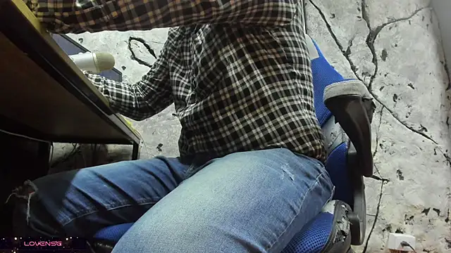 Snapshot of Maxi_TheBigDaddy chatting on 11/27/25, 05:13 Maxi TheBigDaddy online show from 11/27/25, 05:13