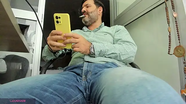 Maxi TheBigDaddy online show from 04/17/26, 01:25