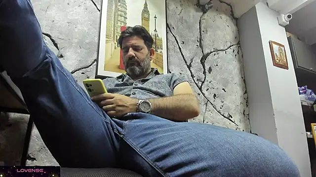 Snapshot of Maxi_TheBigDaddy chatting on 11/19/25, 10:37 Maxi TheBigDaddy online show from 11/19/25, 10:37