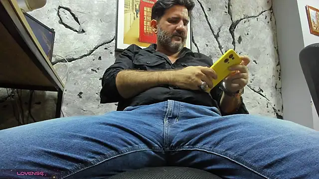 Snapshot of Maxi_TheBigDaddy chatting on 01/09/26, 03:19 Maxi TheBigDaddy online show from 01/09/26, 03:19