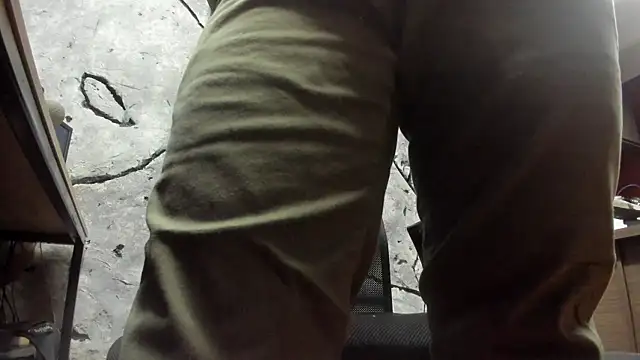 Snapshot of Maxi_TheBigDaddy chatting on 10/30/25, 11:08 Maxi TheBigDaddy online show from 10/30/25, 11:08