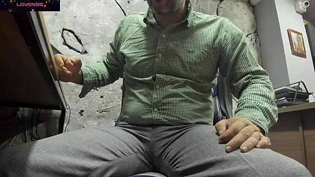 Snapshot of Maxi_TheBigDaddy chatting on 09/14/25, 01:44 Maxi TheBigDaddy online show from 09/14/25, 01:44