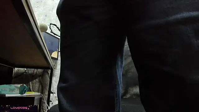 Snapshot of Maxi_TheBigDaddy chatting on 12/19/25, 10:06 Maxi TheBigDaddy online show from 12/19/25, 10:06