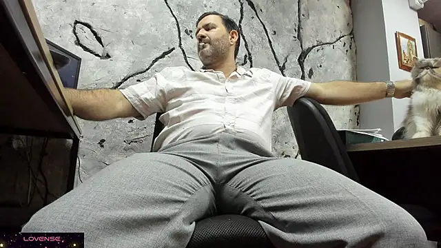 Snapshot of Maxi_TheBigDaddy chatting on 09/25/25, 10:21 Maxi TheBigDaddy online show from 09/25/25, 10:21