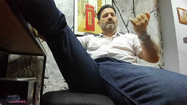 Snapshot of Maxi_TheBigDaddy chatting on 01/07/26, 02:11 Maxi TheBigDaddy online show from 01/07/26, 02:11