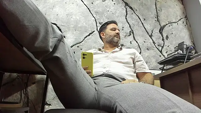 Snapshot of Maxi_TheBigDaddy chatting on 10/22/25, 03:22 Maxi TheBigDaddy online show from 10/22/25, 03:22