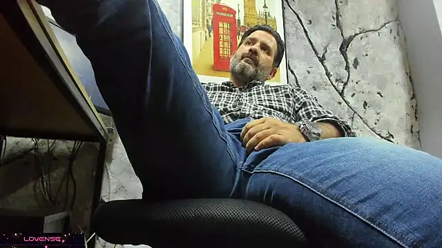 Snapshot of Maxi_TheBigDaddy chatting on 12/03/25, 11:58 Maxi TheBigDaddy online show from 12/03/25, 11:58