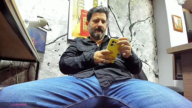 Snapshot of Maxi_TheBigDaddy chatting on 12/22/25, 05:46 Maxi TheBigDaddy online show from 12/22/25, 05:46