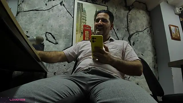 Snapshot of Maxi_TheBigDaddy chatting on 01/15/26, 06:00 Maxi TheBigDaddy online show from 01/15/26, 06:00