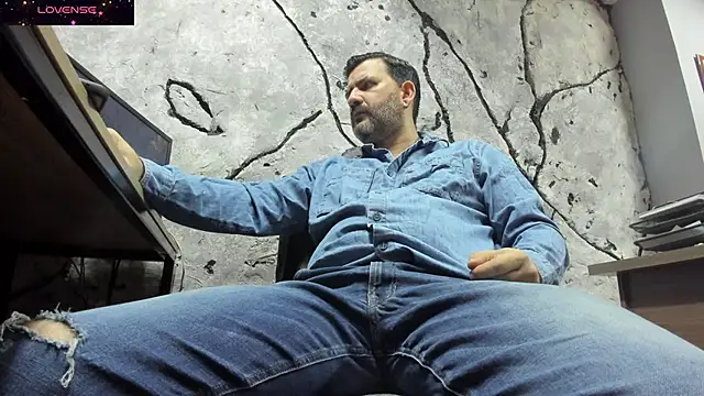 Snapshot of Maxi_TheBigDaddy chatting on 09/16/25, 01:23 Maxi TheBigDaddy online show from 09/16/25, 01:23