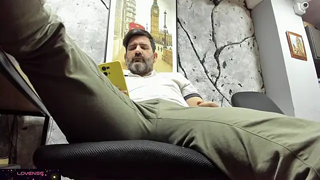 Snapshot of Maxi_TheBigDaddy chatting on 11/14/25, 01:15 Maxi TheBigDaddy online show from 11/14/25, 01:15